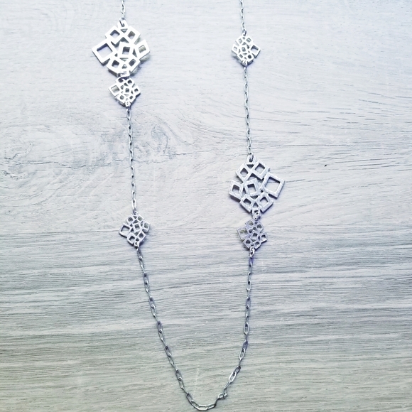 Set Earrings & Long Necklace Silvertone Geometric Costume Jewelry - Picture 3 of 12